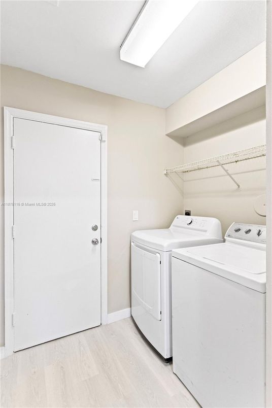 Interior, Washer, Wood Texture Flooring