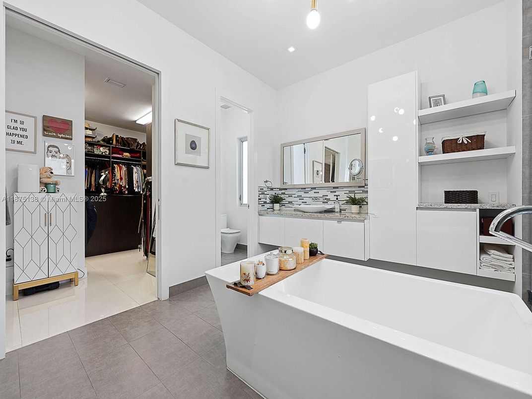 Bathroom, Dual Sink Vanities, Free Standing Baths, Interior, Recessed Lighting, Walk-in Closets