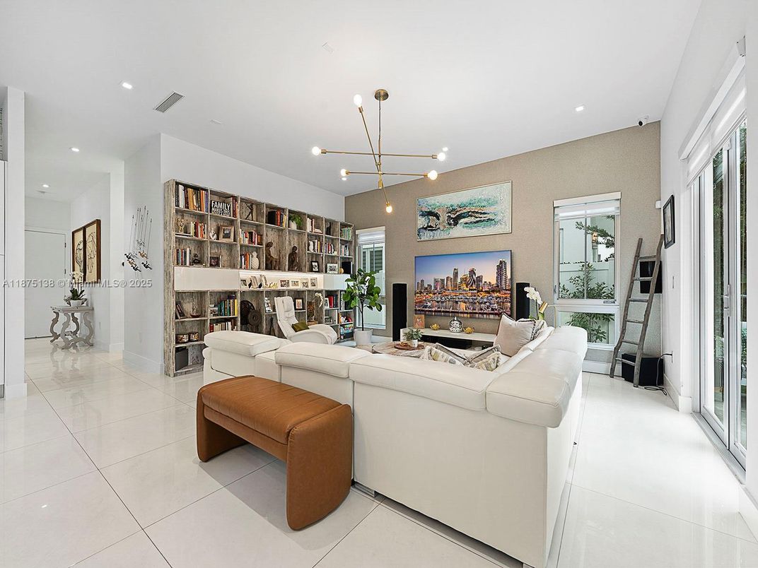 Interior, Living room, Pendant Lights, Recessed Lighting