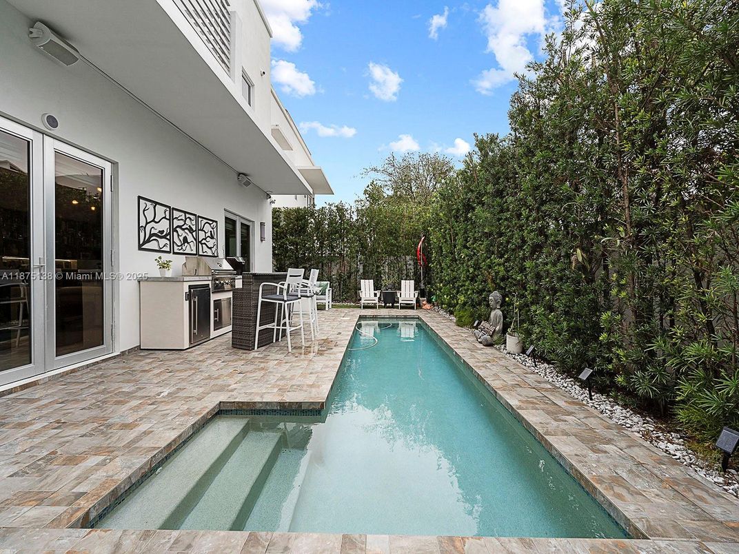 Exterior, Outdoor Kitchen, Pool
