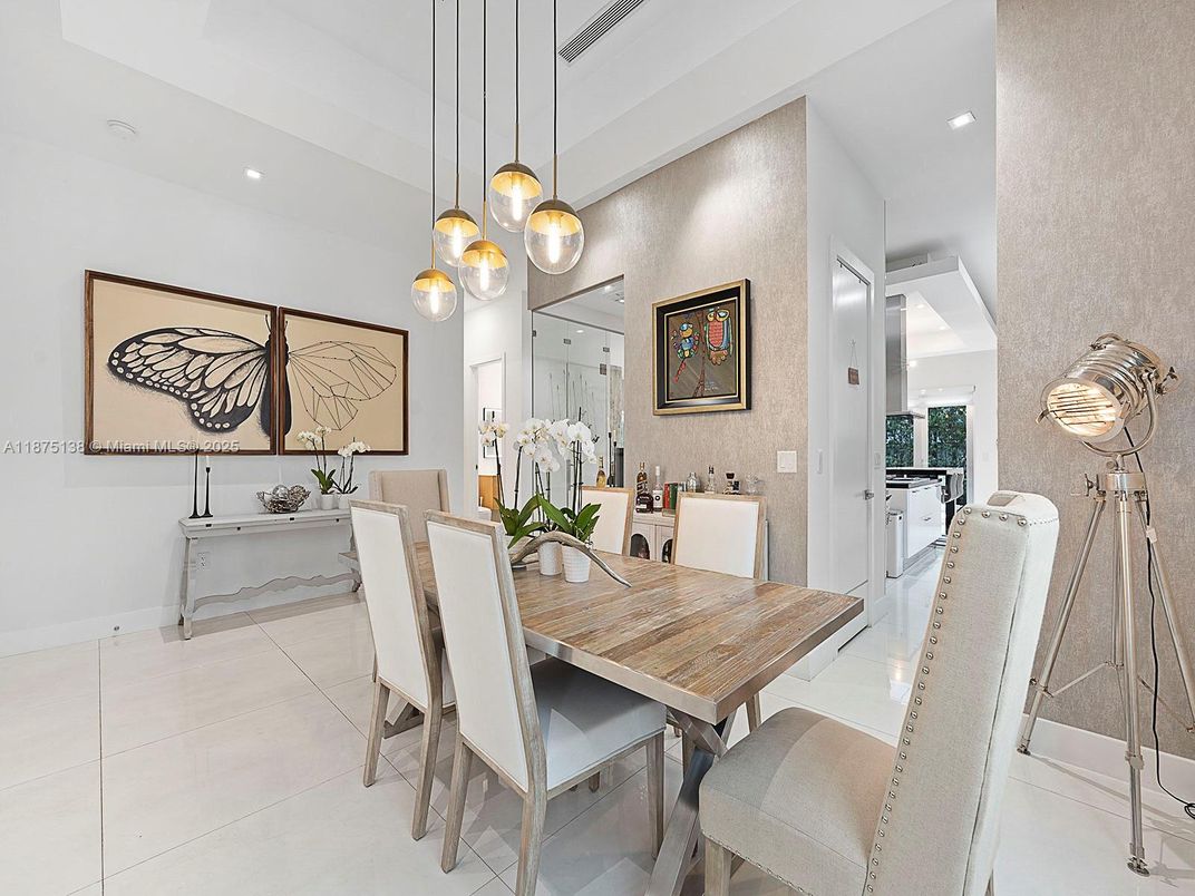 Dining room, Interior, Pendant Lights, Recessed Lighting