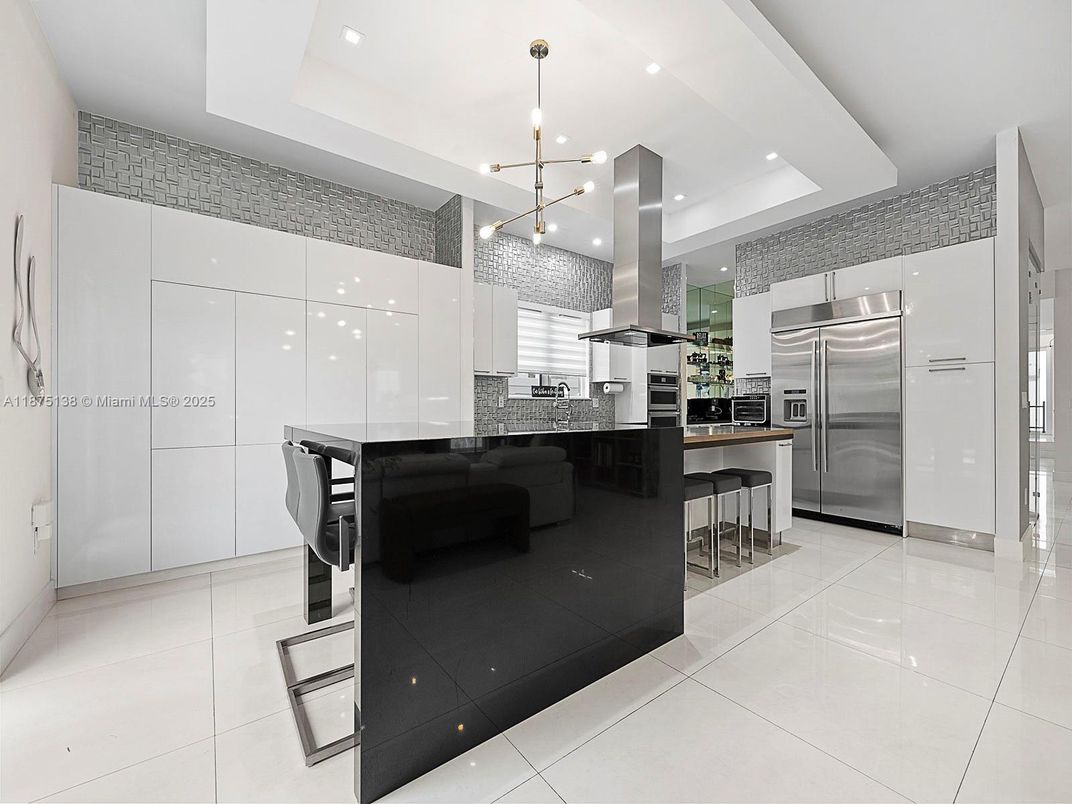 Interior, Kitchen, Pendant Lights, Recessed Lighting, Stainless Steel Appliances
