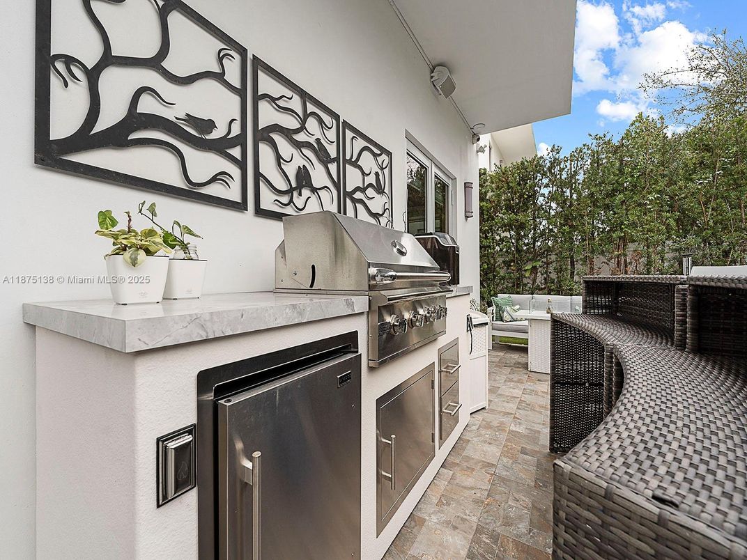 Exterior, Outdoor Kitchen