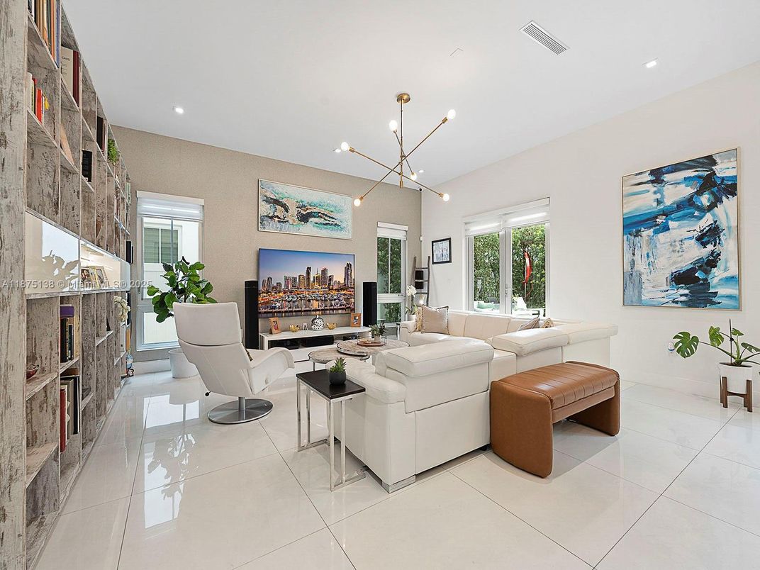 Interior, Living room, Pendant Lights, Recessed Lighting