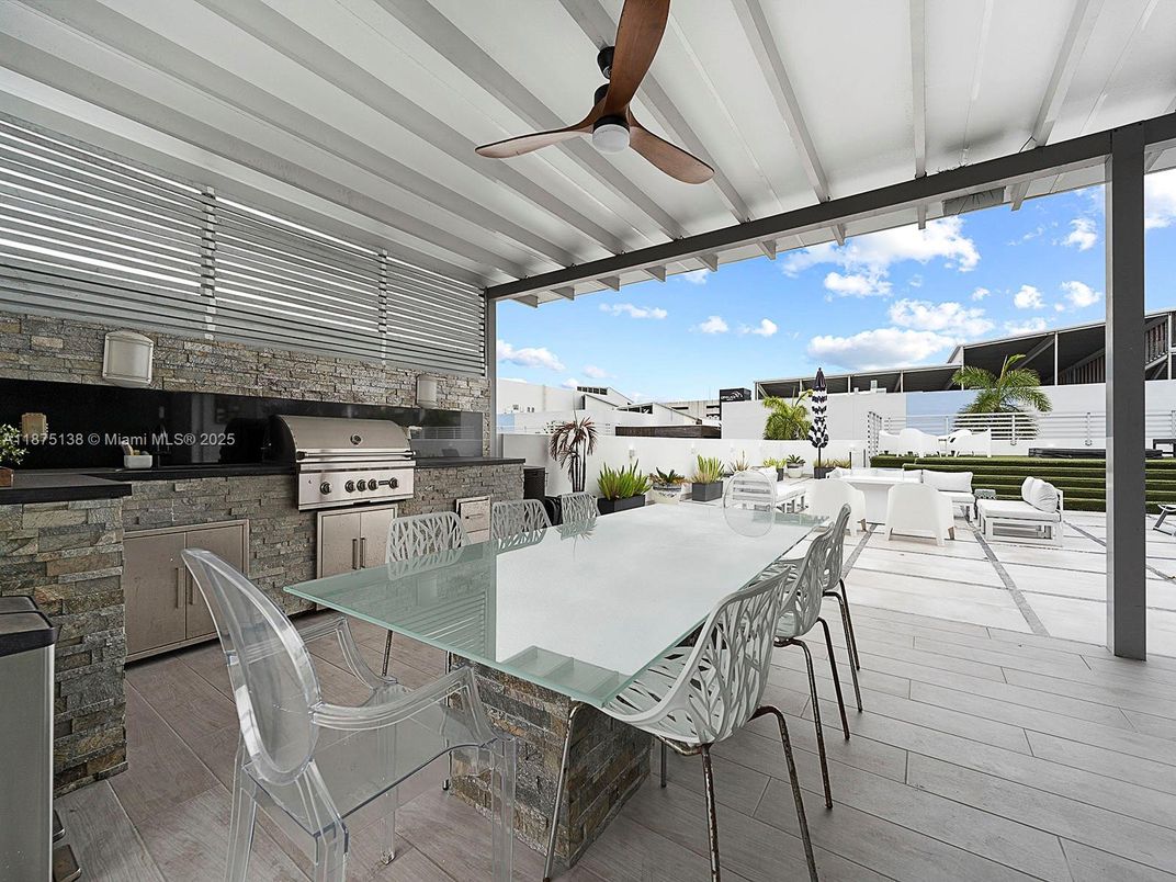 Exterior, Outdoor Kitchen