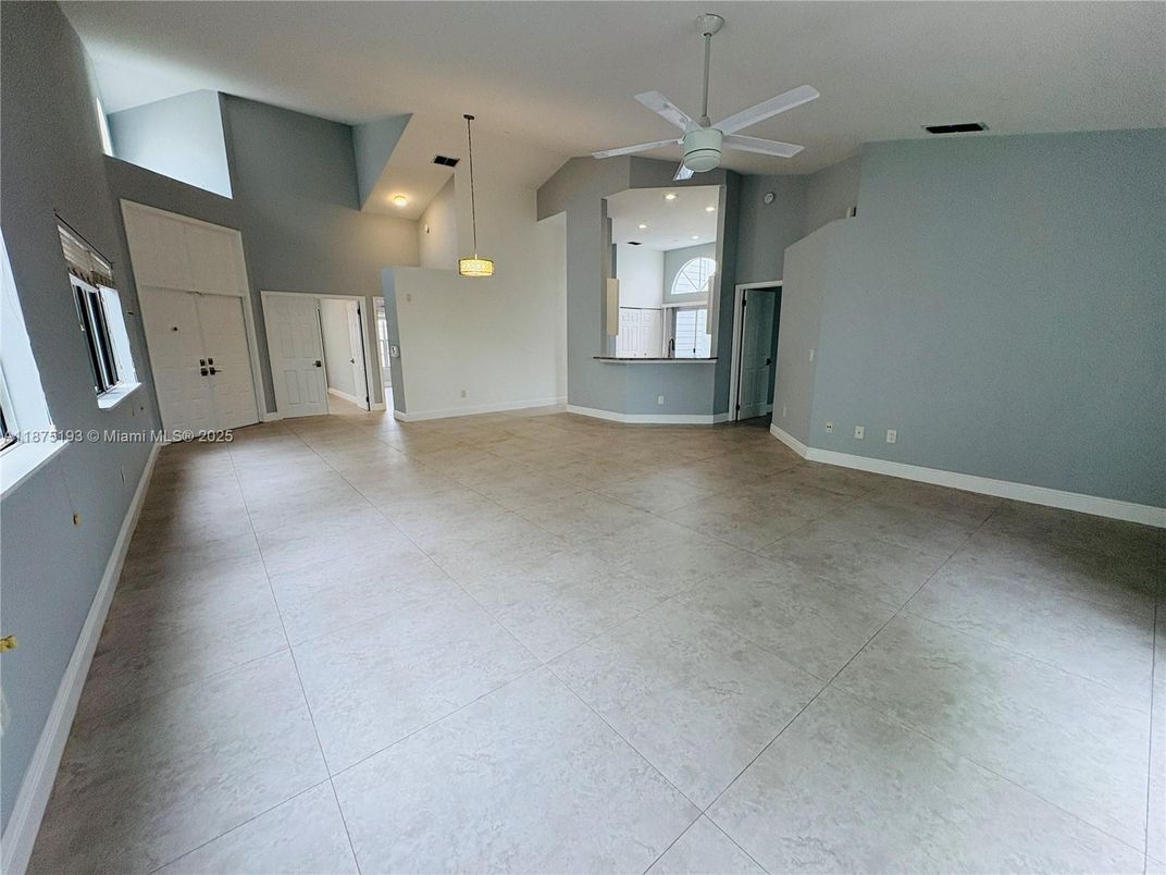Empty room, Interior, Pendant Lights, Recessed Lighting