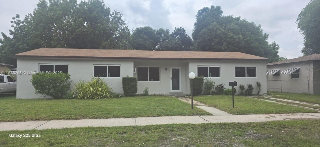 Backyard, Exterior, Facade, Ranch