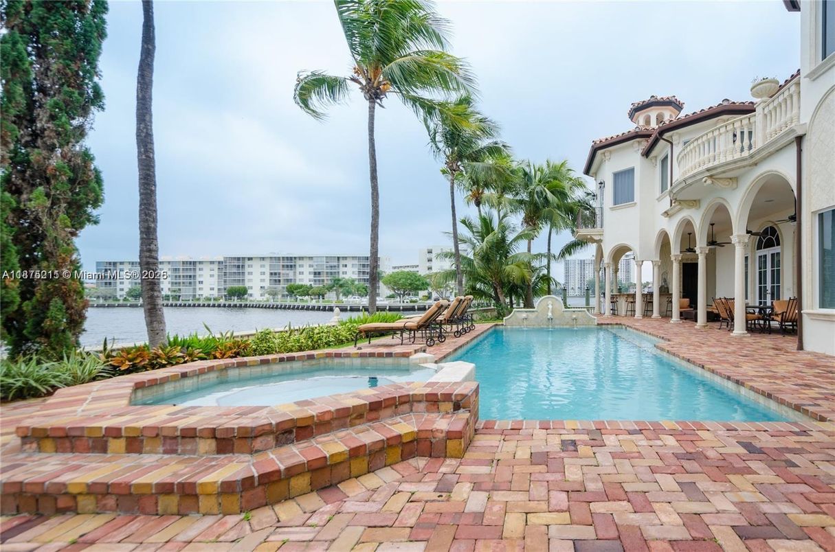 Exterior, Pool, Water