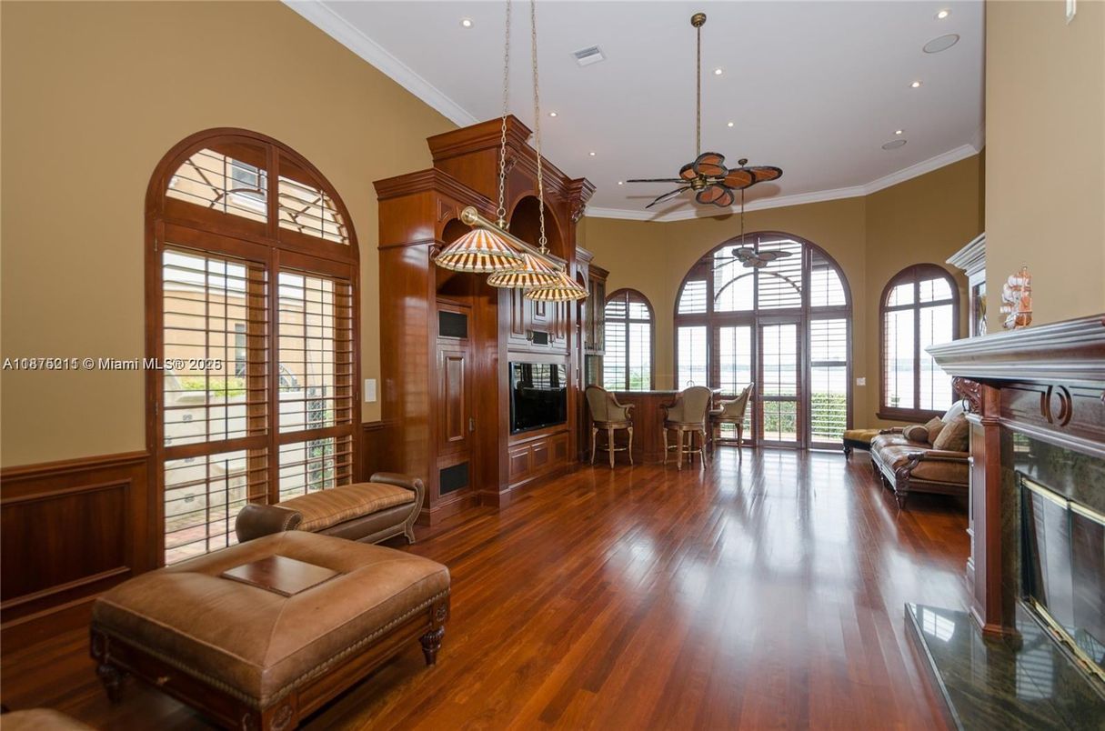 Dining room, Fireplace, Interior, Pendant Lights, Recessed Lighting, Wood Texture Flooring
