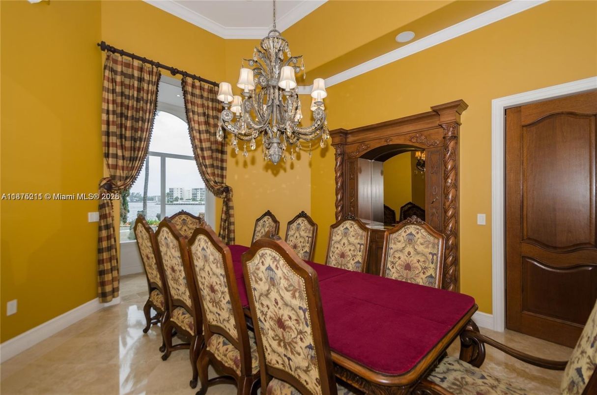 Chandelier, Dining room, Interior
