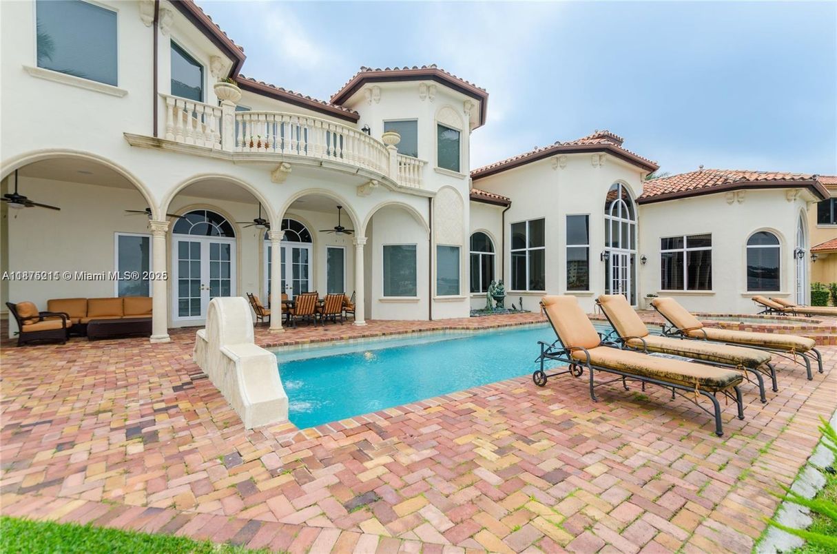 Exterior, Pool