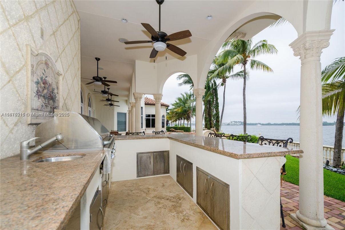 Exterior, Outdoor Kitchen, Water