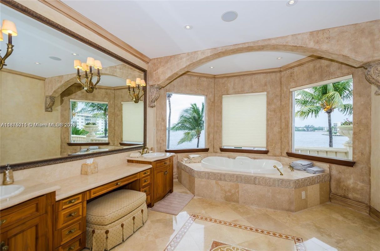 Bathroom, Dual Sink Vanities, Interior, Recessed Lighting, Water