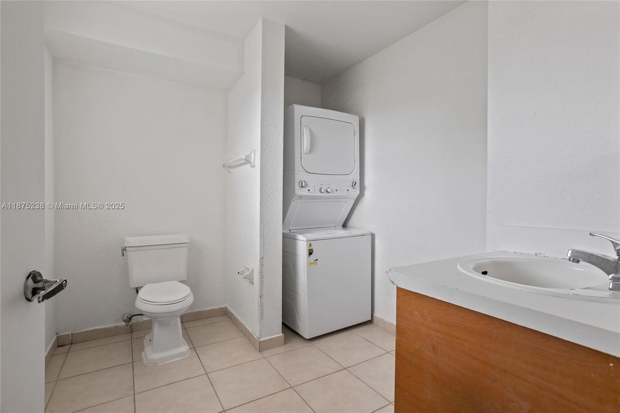 Bathroom, Interior, Utility Closets, Washer