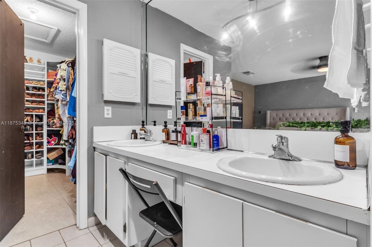 Bathroom, Dual Sink Vanities, Interior