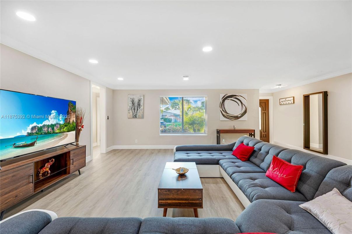 Interior, Living room, Recessed Lighting, Wood Texture Flooring