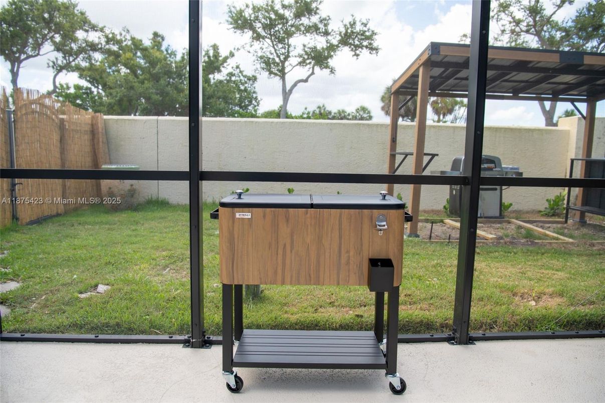 Exterior, Hot Tub