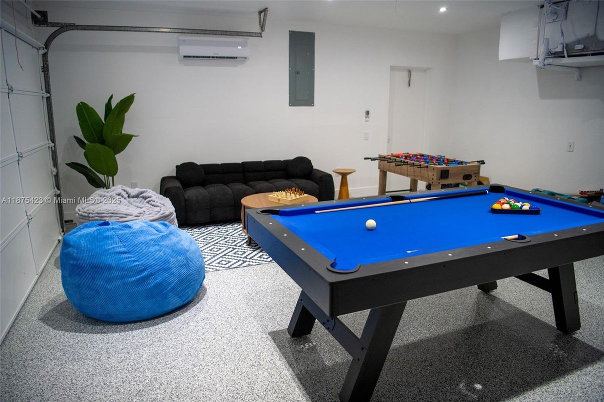 Billiard Table, Game Room, Interior, Recessed Lighting