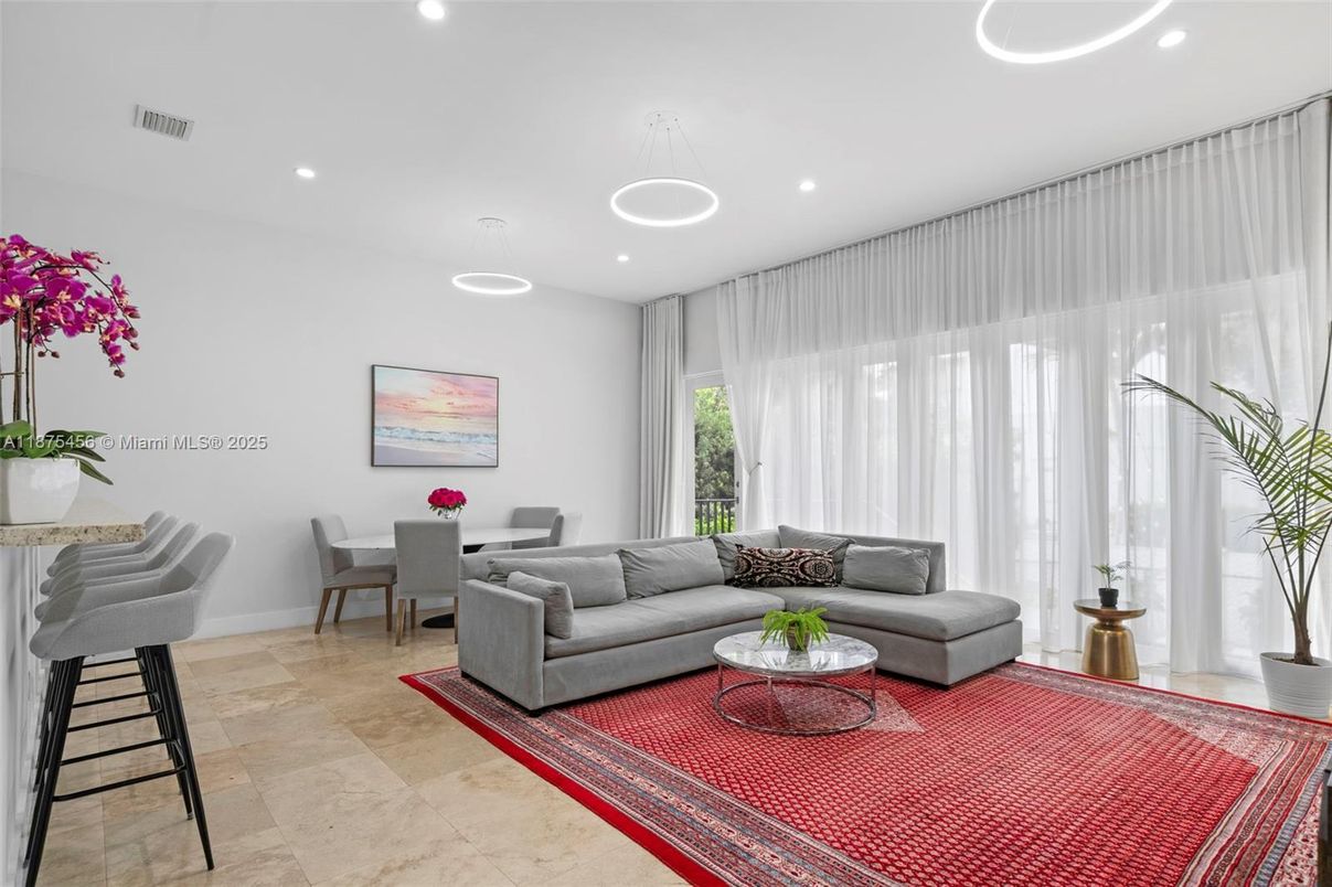Dining room, Interior, Living room, Pendant Lights, Recessed Lighting