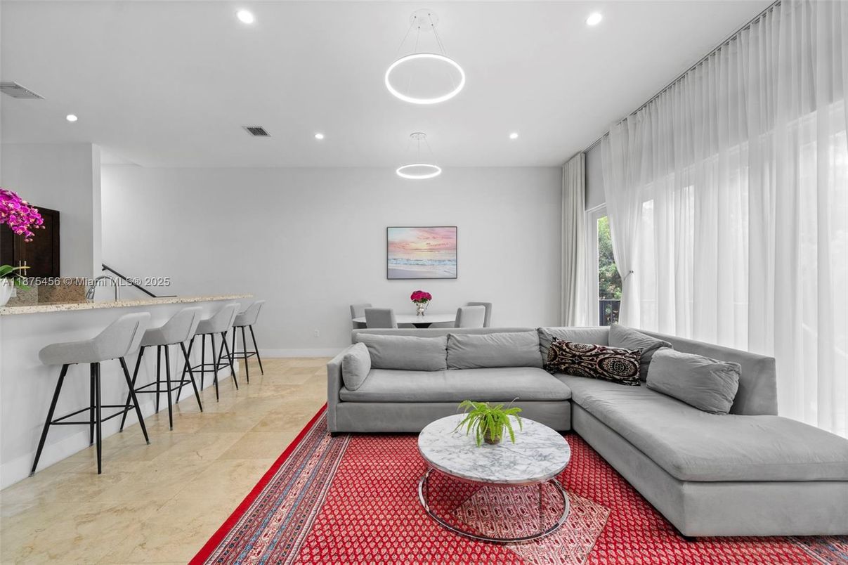 Interior, Living room, Pendant Lights, Recessed Lighting