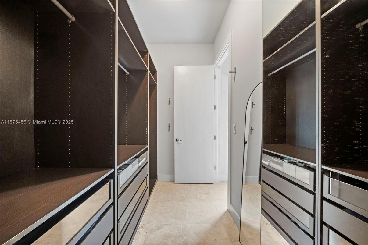 Interior, Walk-in Closets