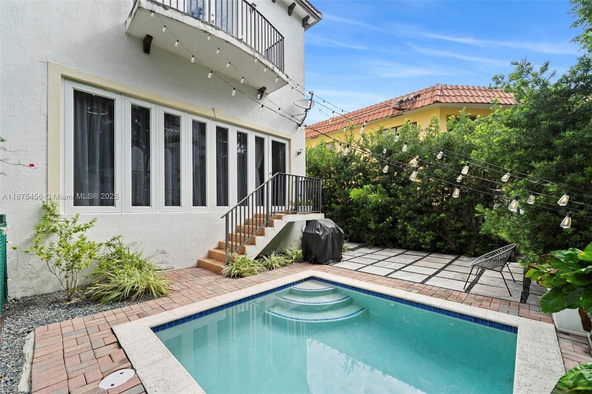 Exterior, Pool