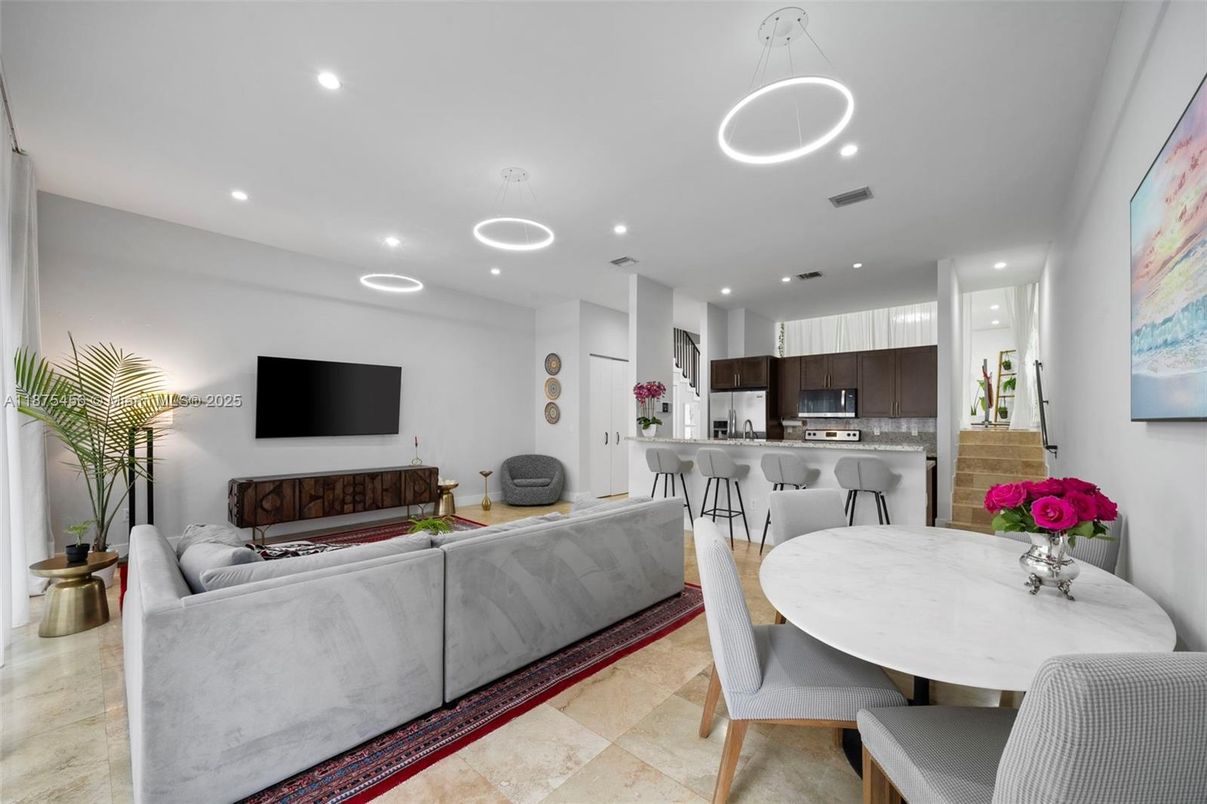 Dining room, Interior, Kitchen, Living room, Pendant Lights, Recessed Lighting, Stainless Steel Appliances