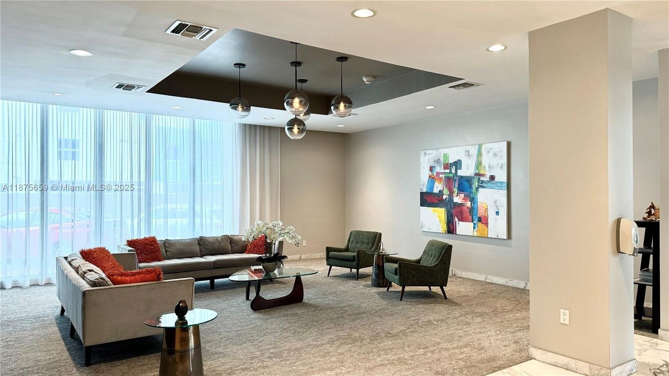 Interior, Living room, Pendant Lights, Recessed Lighting