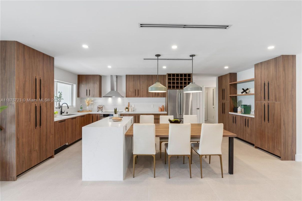 Dining room, Interior, Kitchen, Pendant Lights, Recessed Lighting, Stainless Steel Appliances