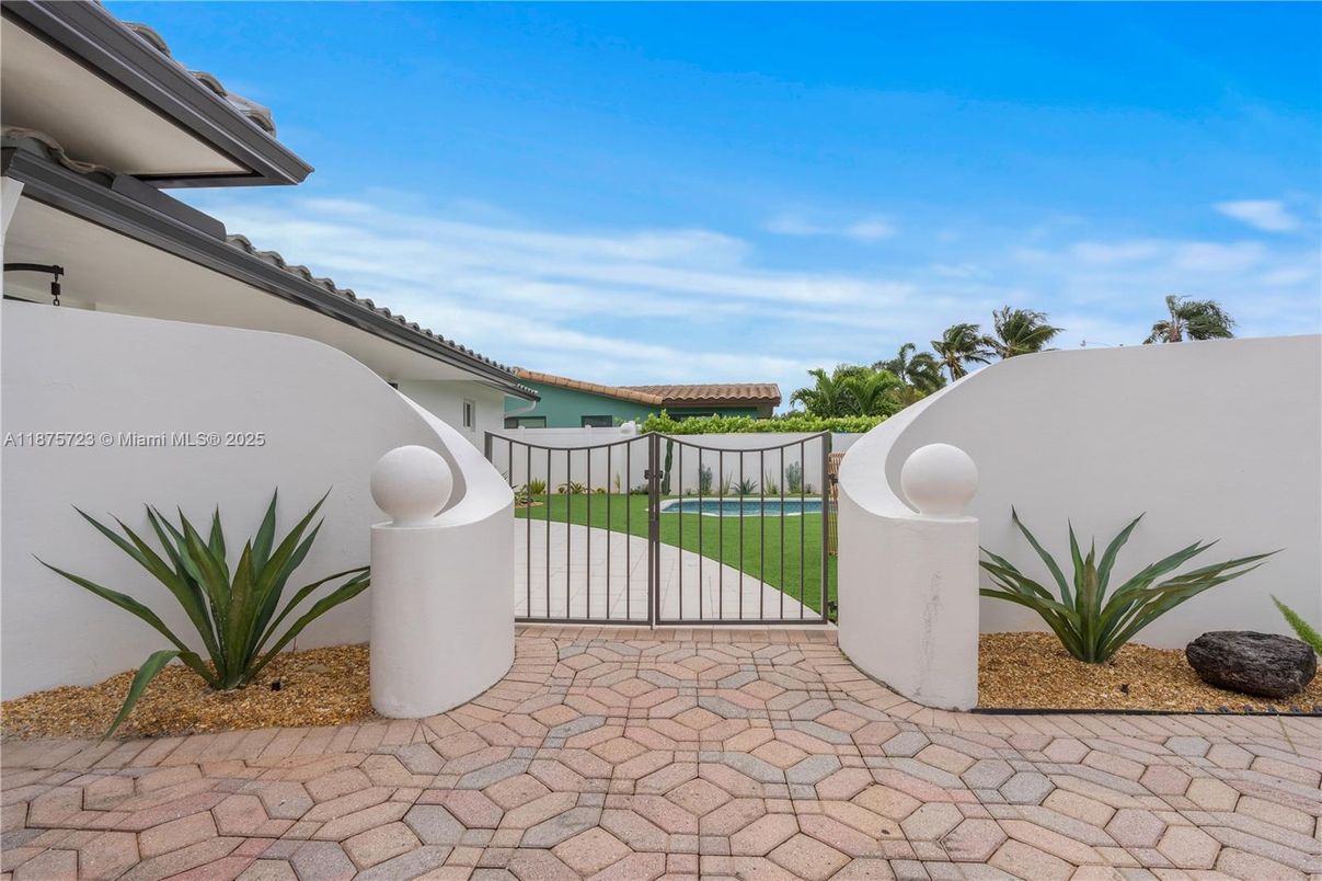 Backyard, Exterior