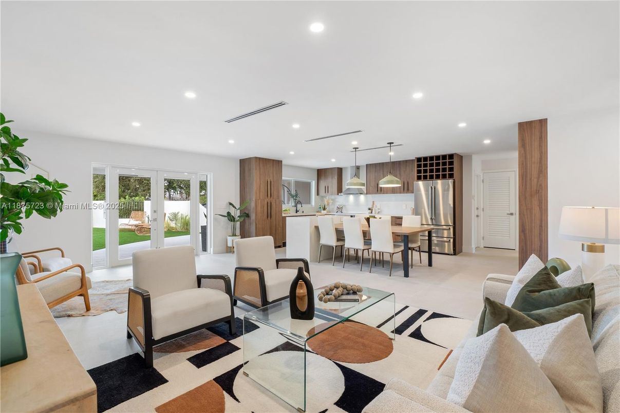 Dining room, Interior, Kitchen, Living room, Pendant Lights, Recessed Lighting, Stainless Steel Appliances