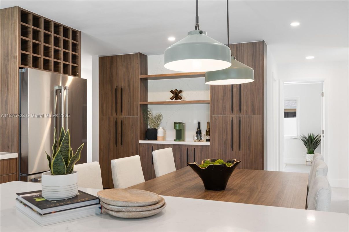 Dining room, Interior, Kitchen, Pendant Lights, Recessed Lighting, Stainless Steel Appliances