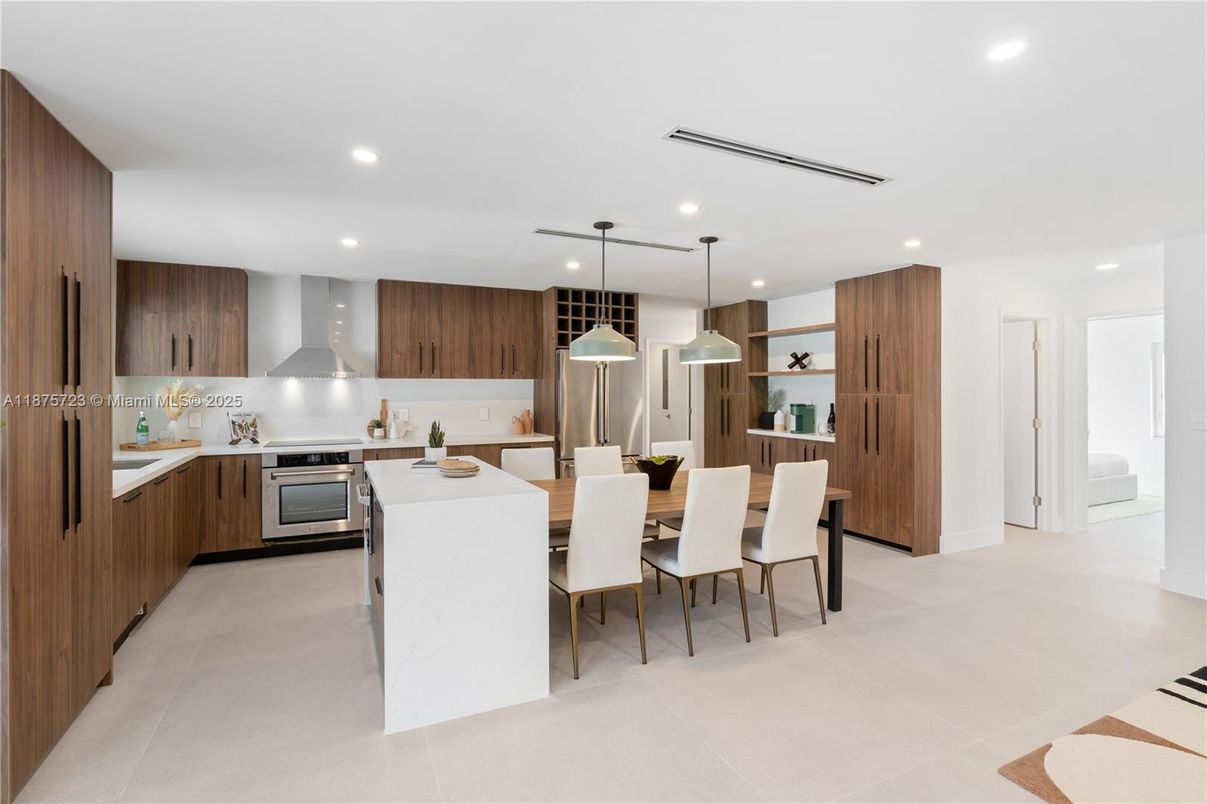 Dining room, Interior, Kitchen, Pendant Lights, Recessed Lighting, Stainless Steel Appliances