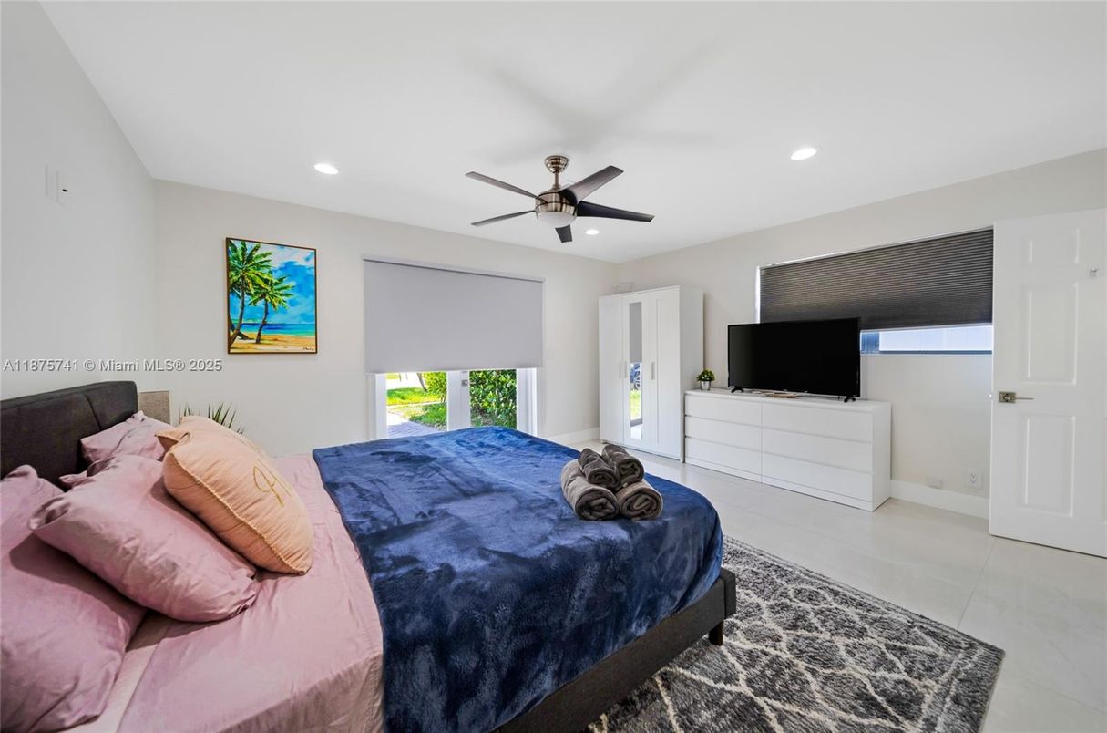 Bedroom, Interior, Recessed Lighting