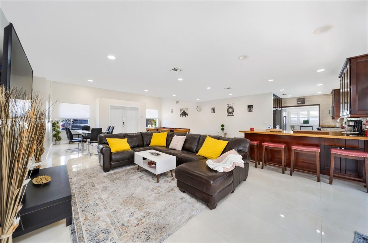 Dining room, Interior, Kitchen, Living room, Recessed Lighting