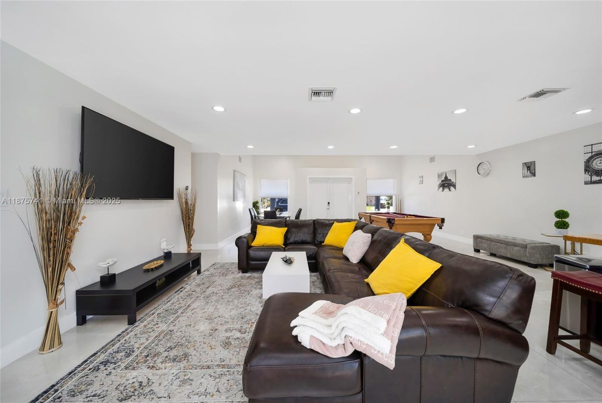 Billiard Table, Game Room, Interior, Living room, Recessed Lighting