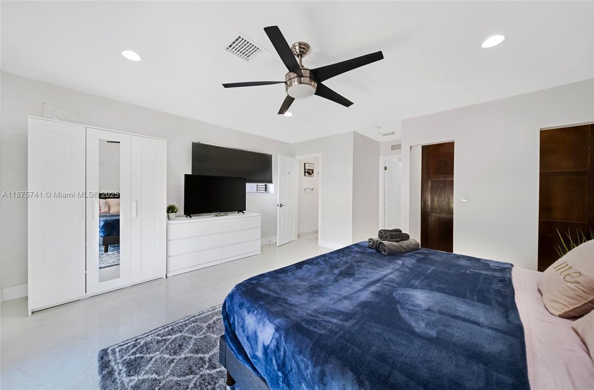 Bedroom, Interior, Recessed Lighting