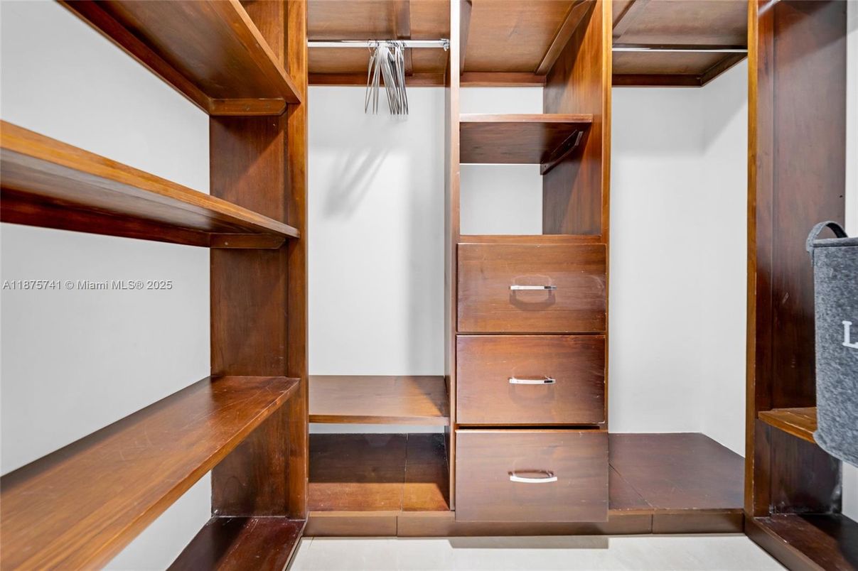 Interior, Walk-in Closets