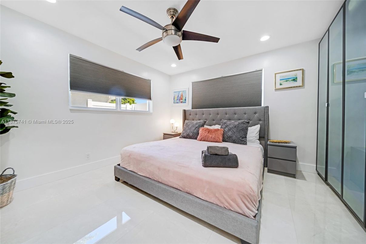 Bedroom, Interior, Recessed Lighting