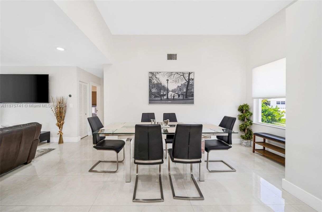 Dining room, Interior, Recessed Lighting
