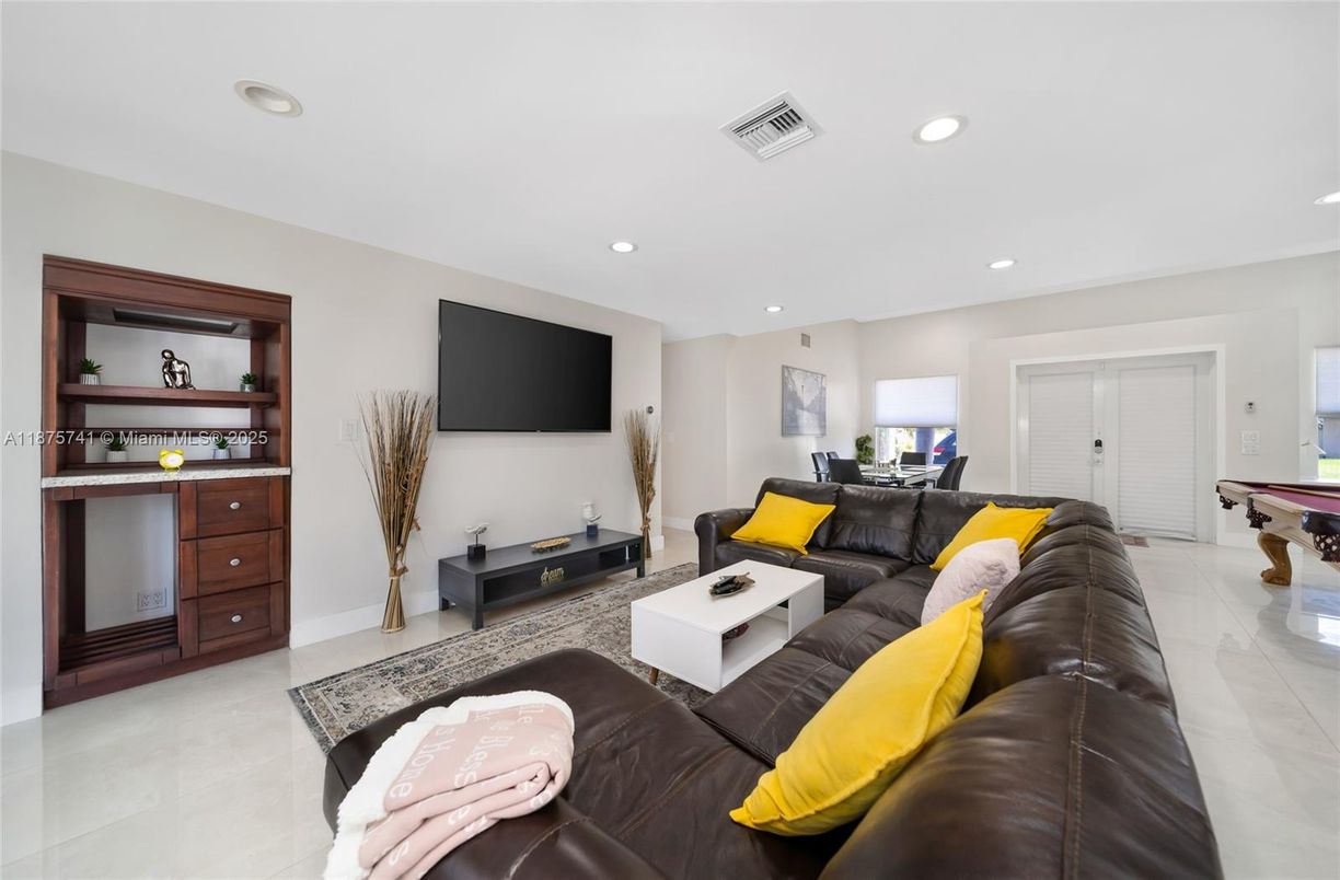 Billiard Table, Game Room, Interior, Living room, Recessed Lighting