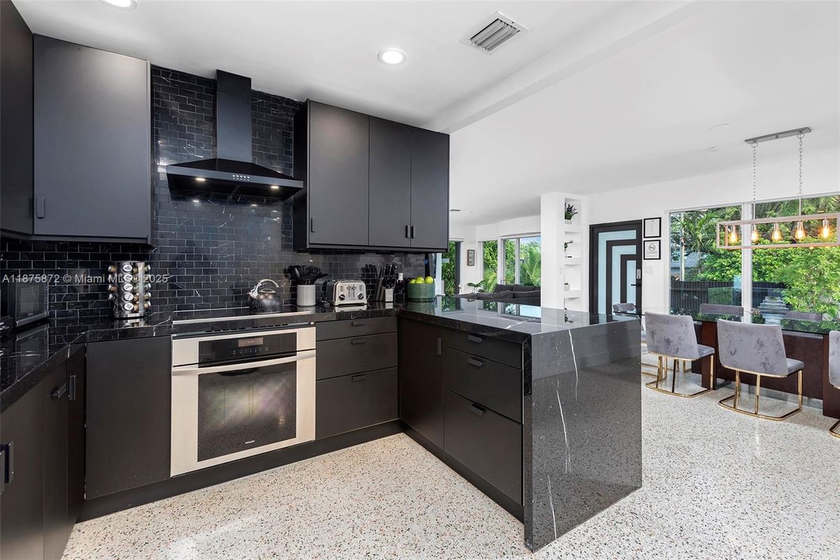 Dining room, Interior, Kitchen, Pendant Lights, Recessed Lighting, Stainless Steel Appliances