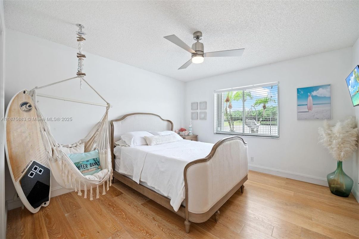 Bedroom, Interior, Pendant Lights, Wood Texture Flooring
