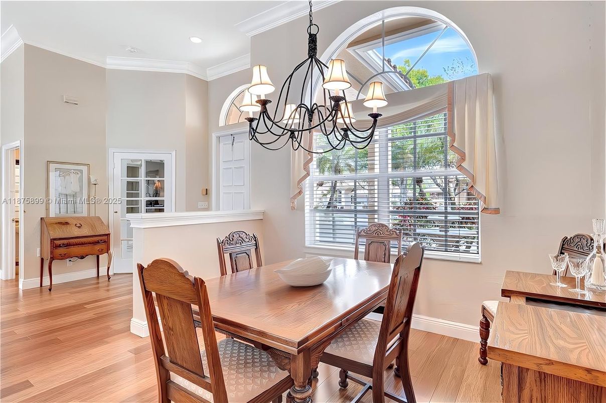 Chandelier, Dining room, Interior, Recessed Lighting, Wood Texture Flooring