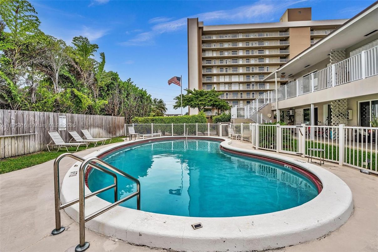 Exterior, Pool