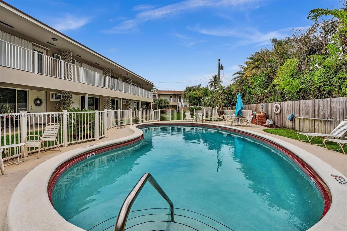 Exterior, Pool