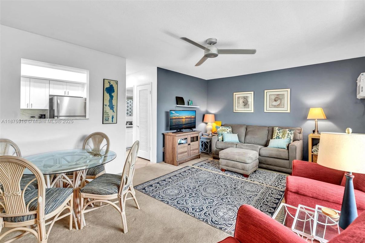Dining room, Interior, Living room, Stainless Steel Appliances