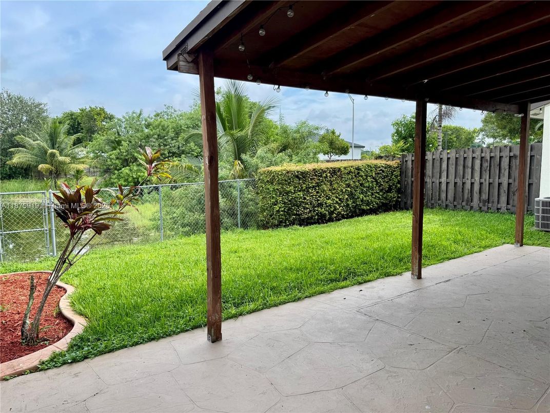 Backyard, Exterior