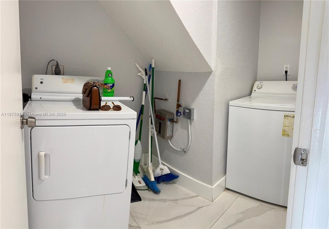 Interior, Marble, Utility Closets, Washer