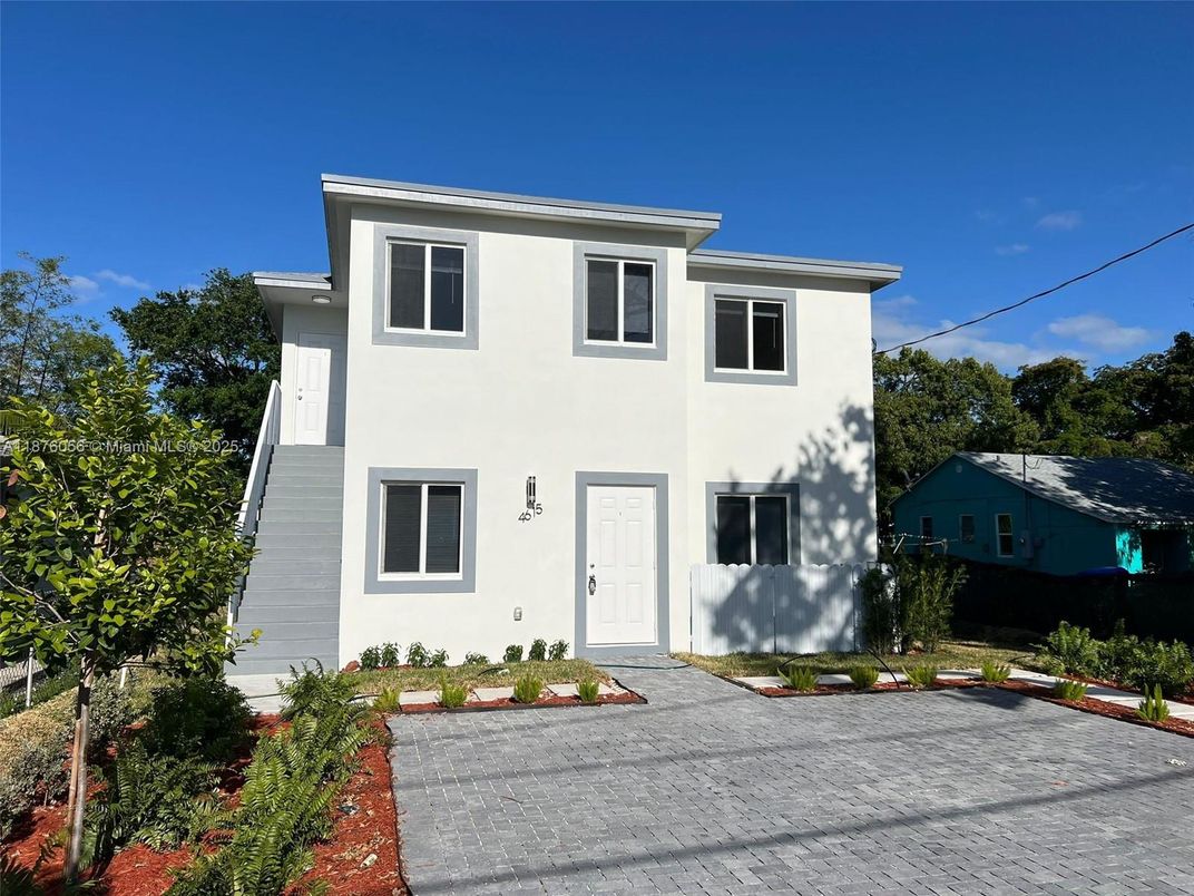 Exterior, Facade, Mediterranean